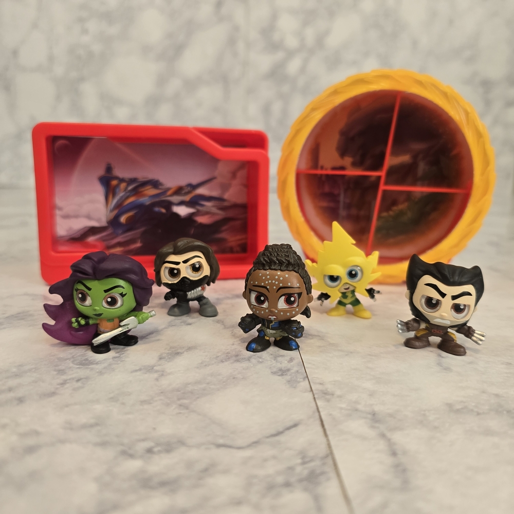 Marvel Doorables Bundle With Displays